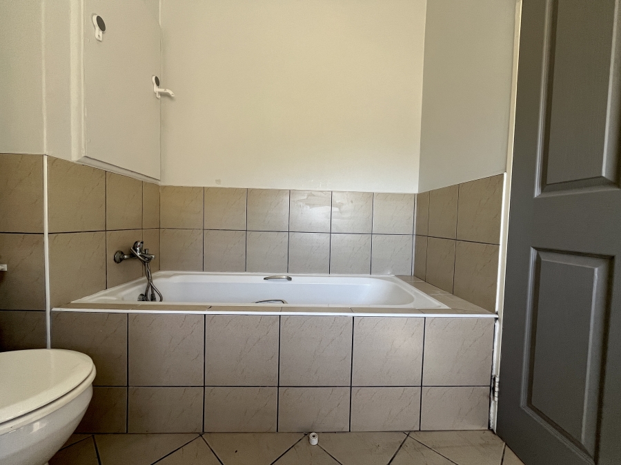 To Let 2 Bedroom Property for Rent in Buh Rein Estate Western Cape